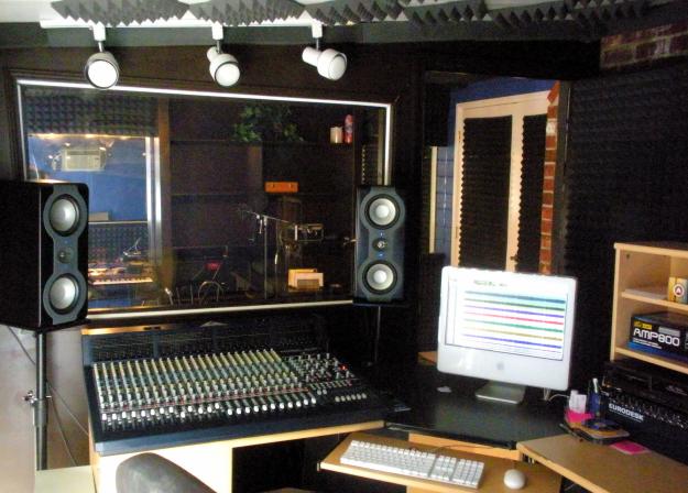 Pro Tools studio with analog console. Small control room | POLITUSIC