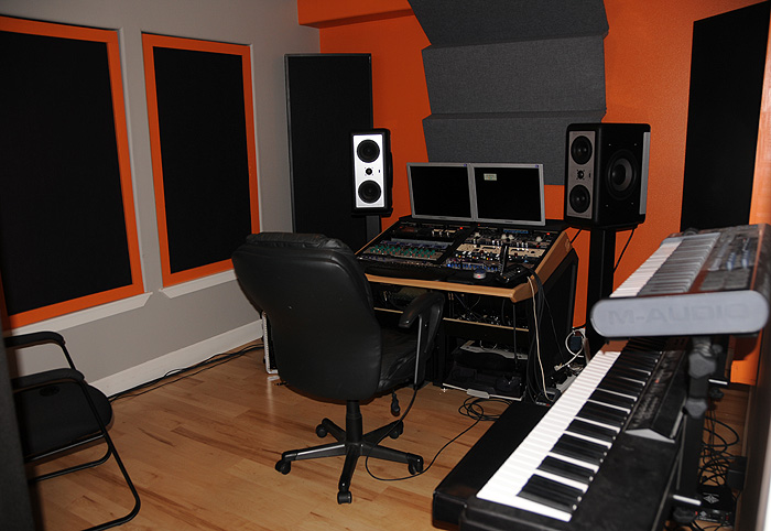 Recording studio design idea small space | POLITUSIC