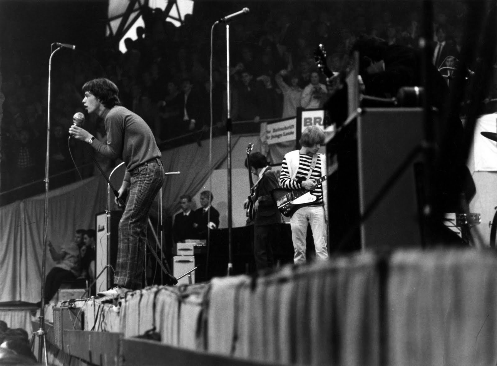 rolling stones early on stage