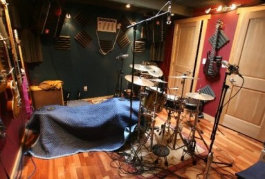 Recording a kick drum on e drum kit. two mics, blanket