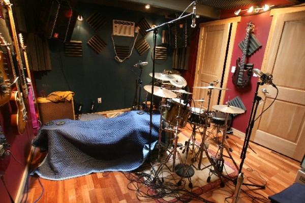 Recording a kick drum on e drum kit. two mics, blanket