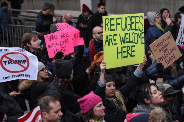 protesters at airport,travel ban