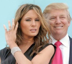 Giant ring, Trumps, Smiling